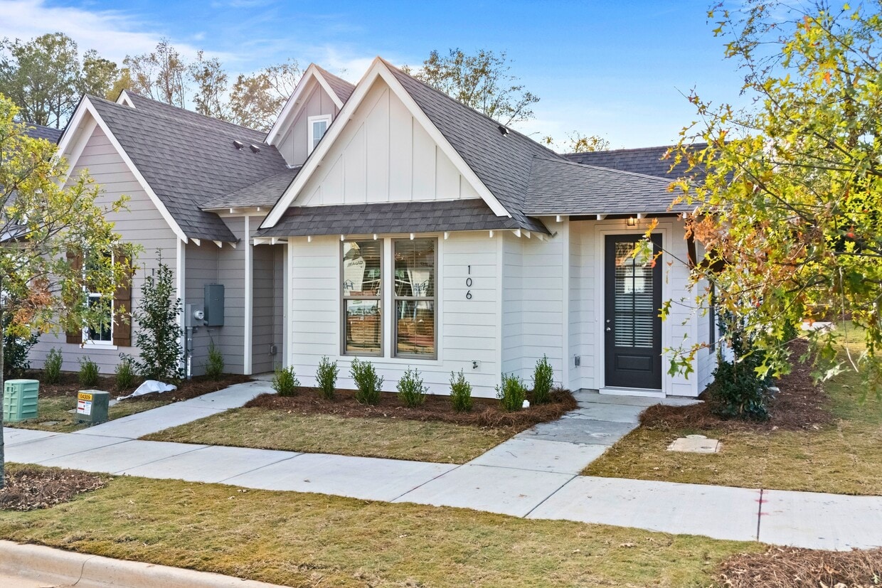 Photo - 106 Summer St (Opelika, AL)