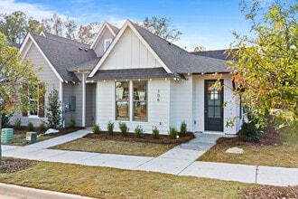 Building Photo - 106 Summer St