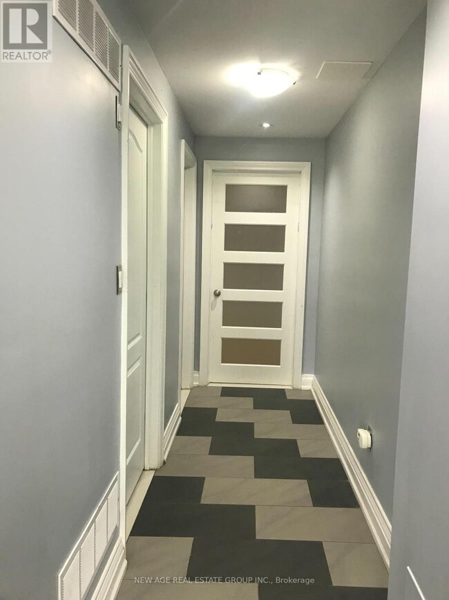 Building Photo - 80 Tatra Crescent