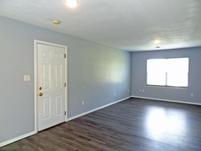 Building Photo - 1002 Bakers Ridge Rd