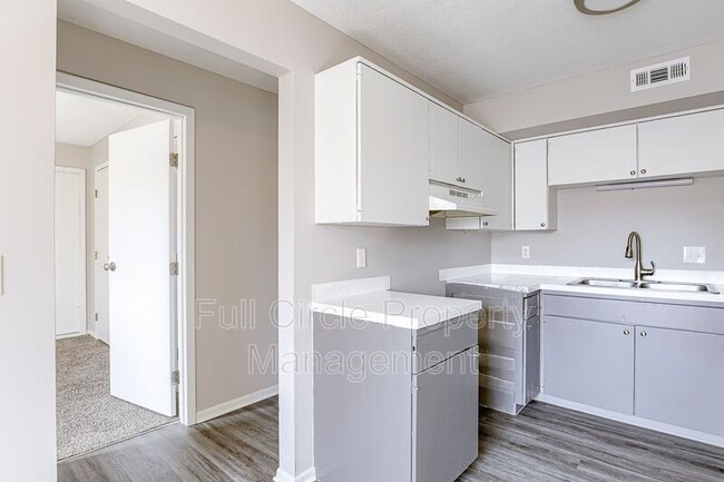 Building Photo - 349 S 26th St