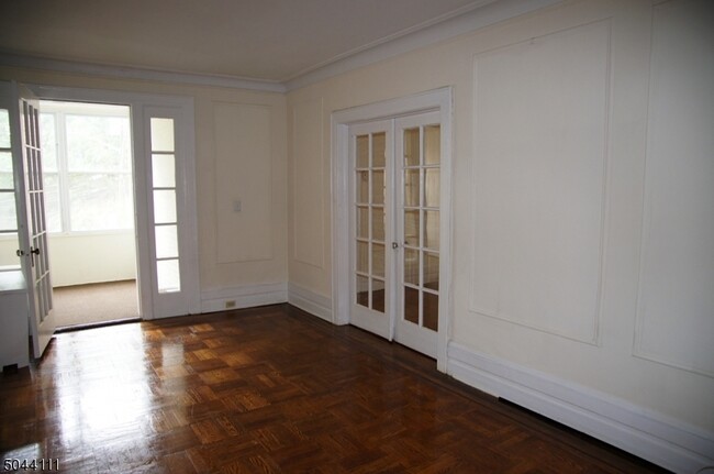 Building Photo - 47 N Fullerton Ave