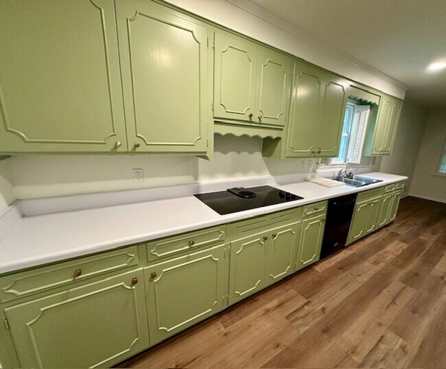 Building Photo - Renovated 5BR Home Minutes from Downtown Columbia | Two Full Kitchens + Fenced Yard ~ Available M...