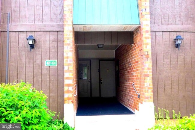 Building Photo - 424 Meadowview Ln