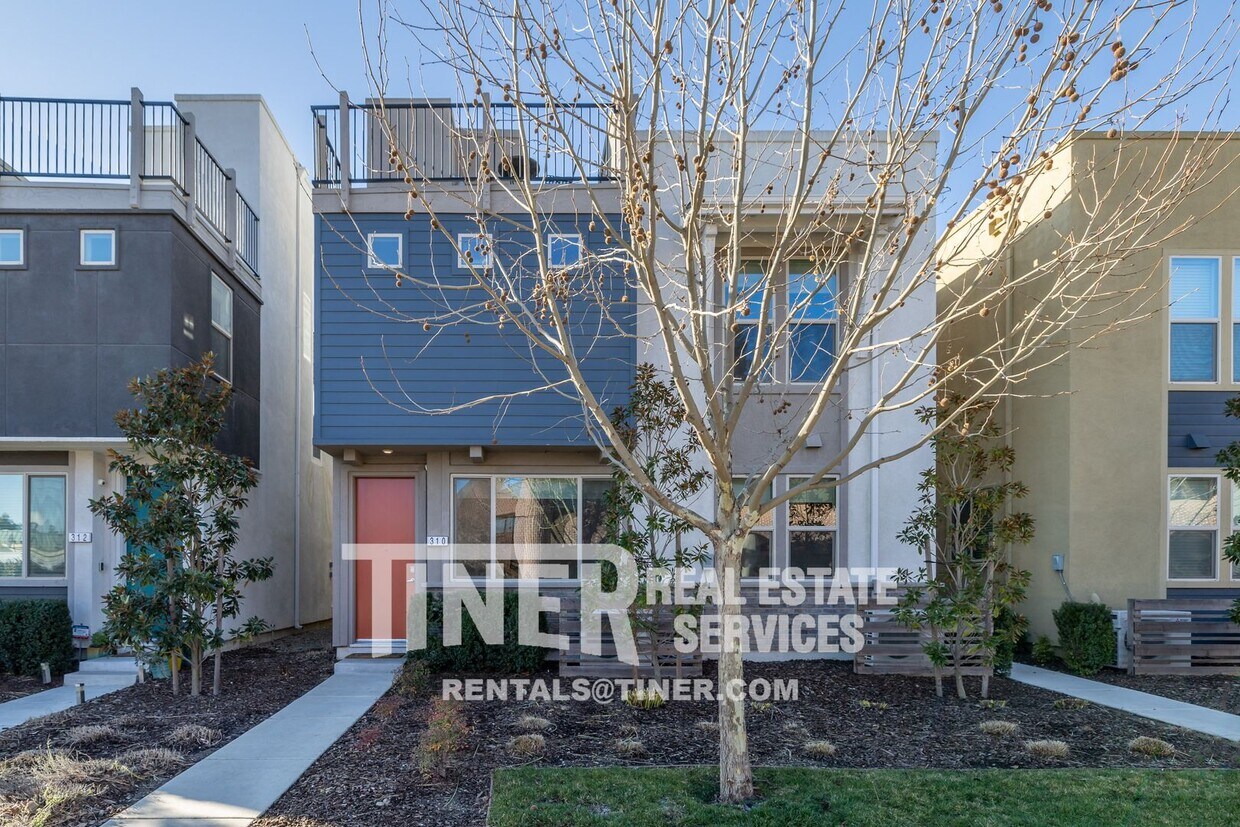 Primary Photo - Pristine Condo with Rooftop Deck Located i...