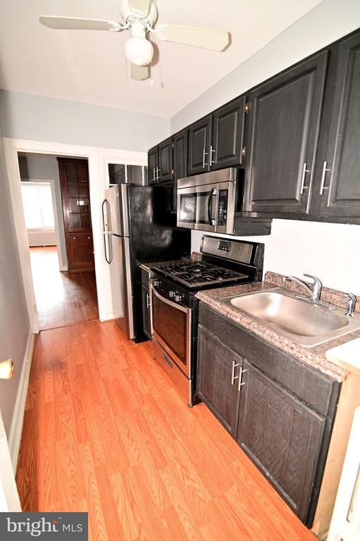 Foto del edificio - 713 Hamlin St NE