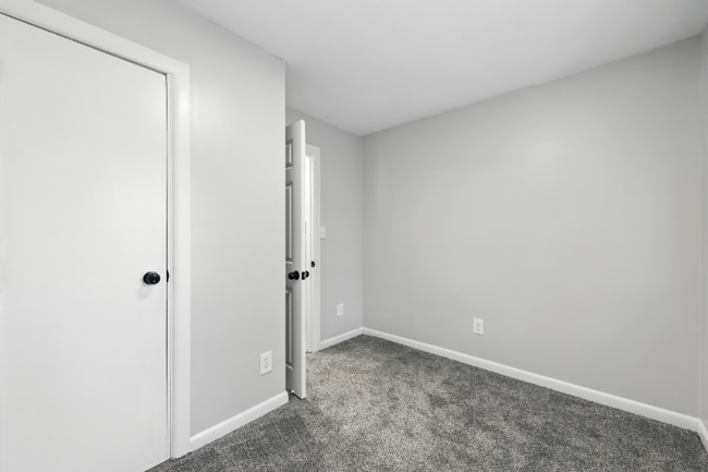 Building Photo - 118 Parkdale Ave