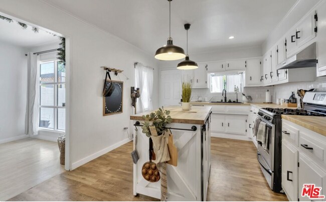 Foto del edificio - 6514 Coldwater Canyon Ave