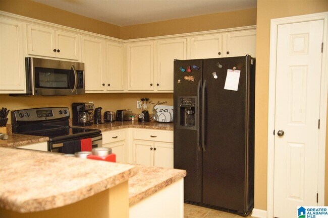Building Photo - 2775 Southwood Ln