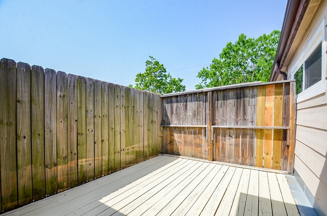 Building Photo - 8810 Ilona Ln