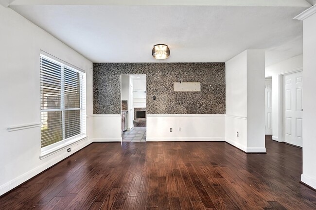 Building Photo - 827 Citation Dr