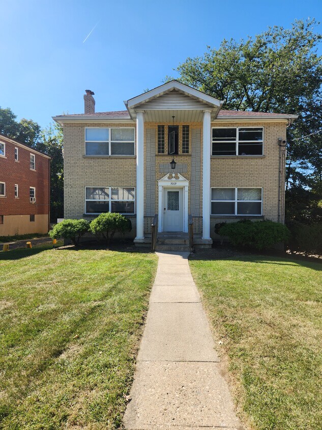 Primary Photo - 3009 Boudinot Ave