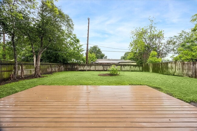 Building Photo - 5850 Southminster Dr