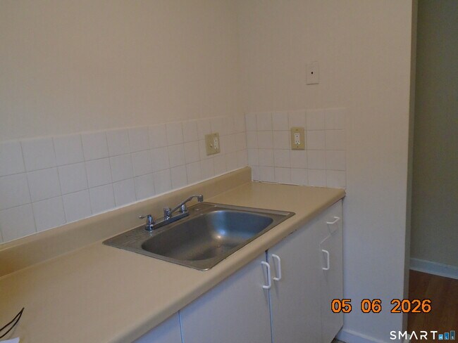 Foto del edificio - 327 Augur St