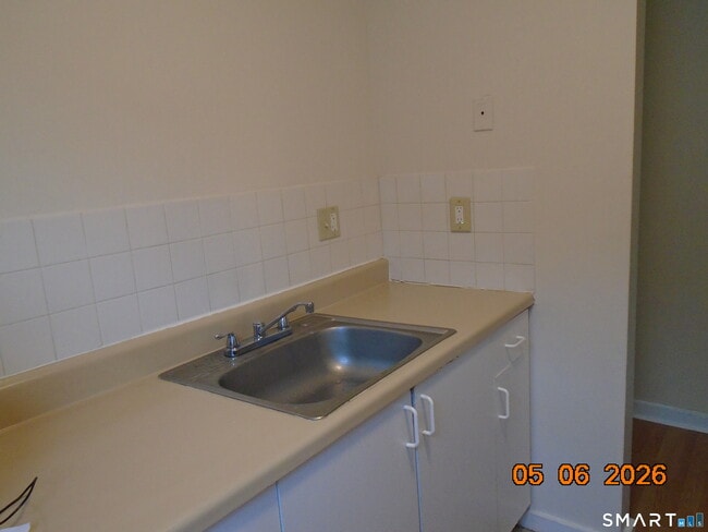 Building Photo - 327 Augur St