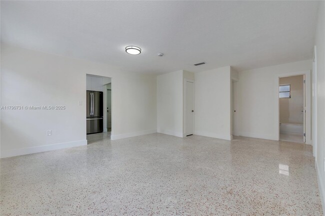 Foto del edificio - 3334 SW 24th St