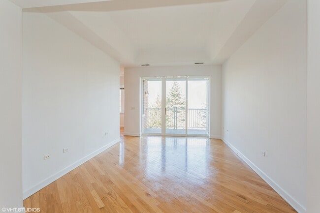Building Photo - 2660 Summit Dr