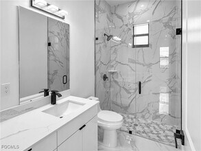 Building Photo - 916 Sara Ave N