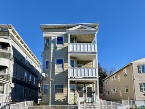 Building Photo - 182 Sheridan St