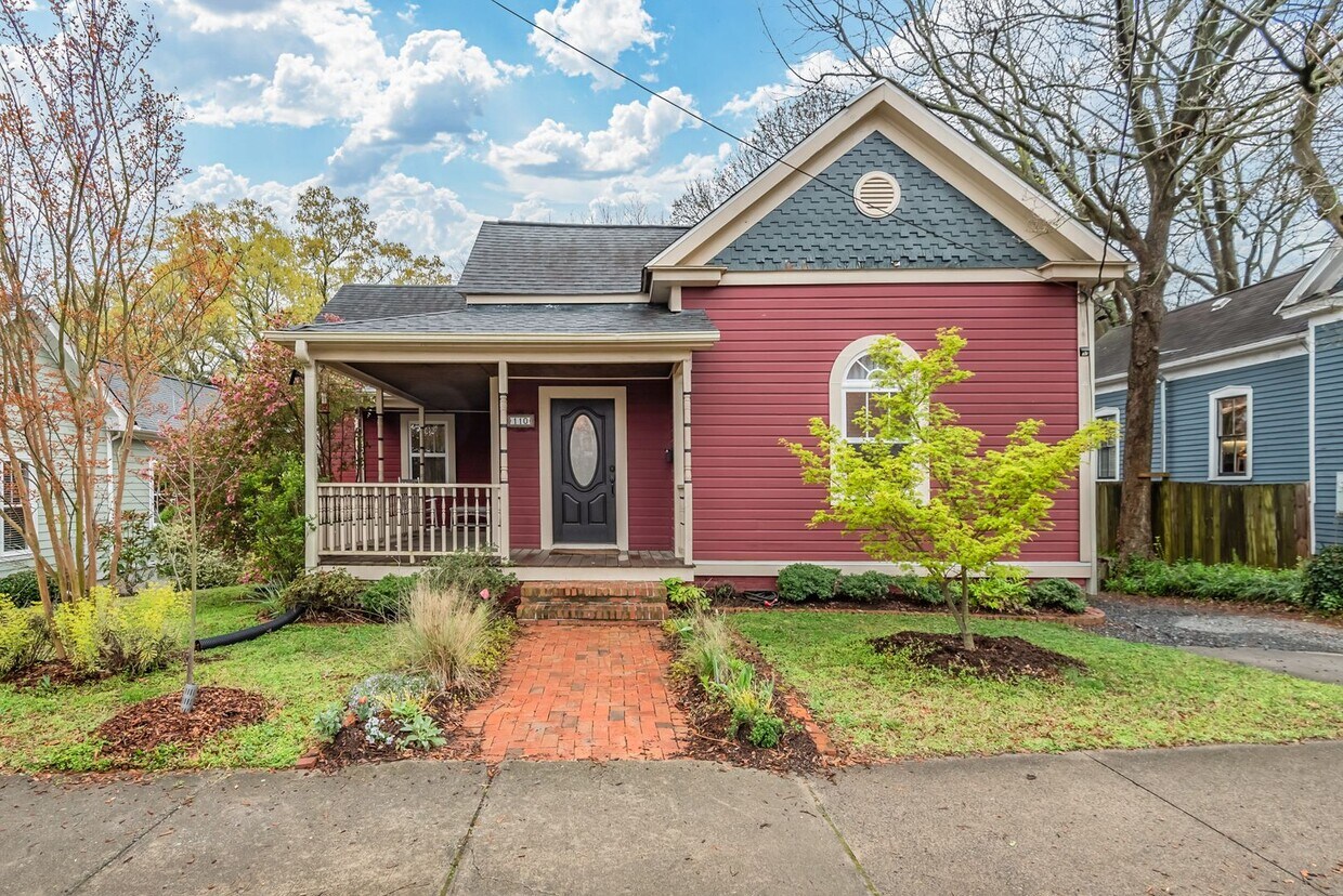 Primary Photo - 3BR Charming 1910s Bungalow with Wrap Arou...