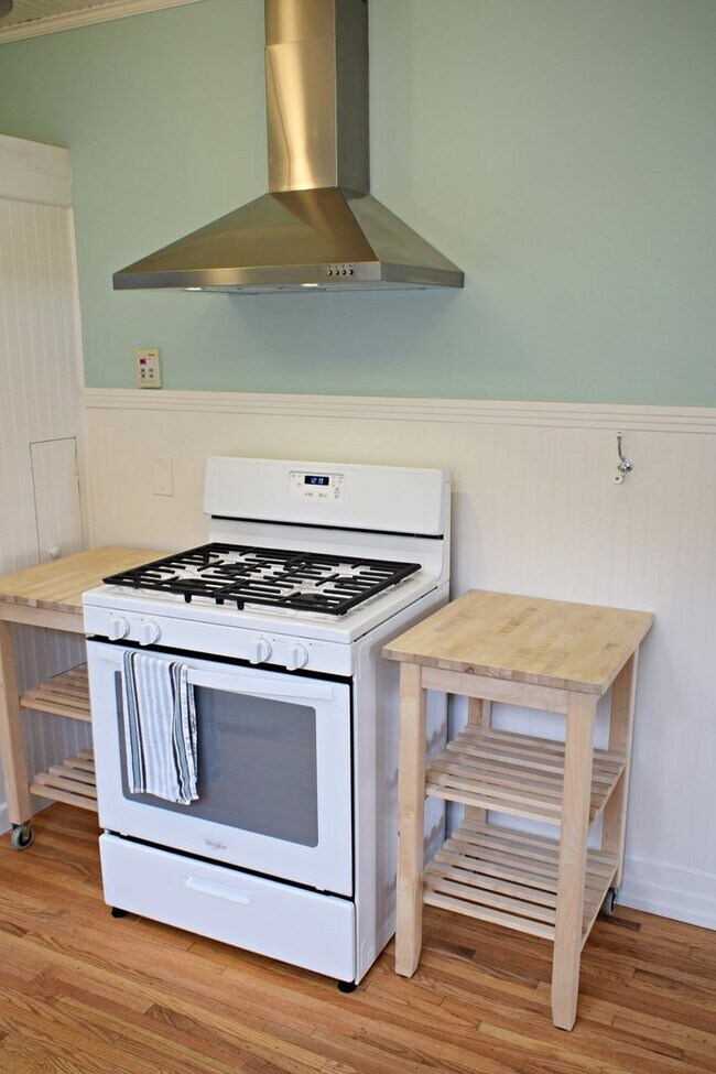 Foto del edificio - University Heights- Charming 2BR 1BA Craft...