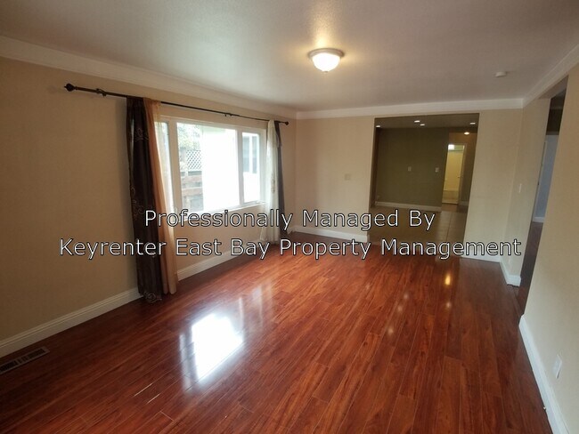 Building Photo - 1407 Stannage Ave