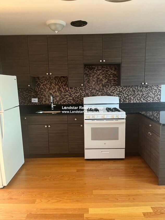 Foto principal - 8450 Waukegan Rd