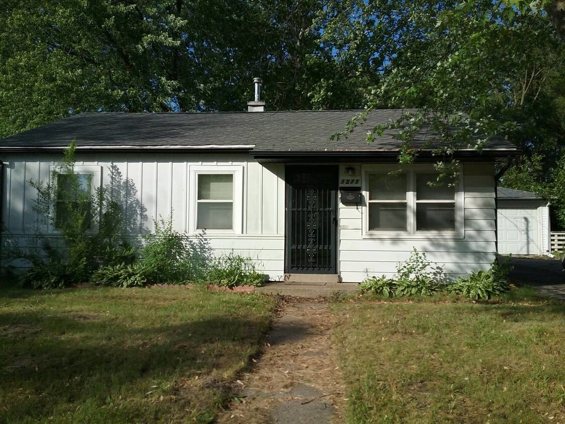 Primary Photo - 1571 178th St