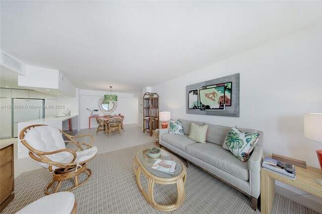 Building Photo - 1621 Collins Ave