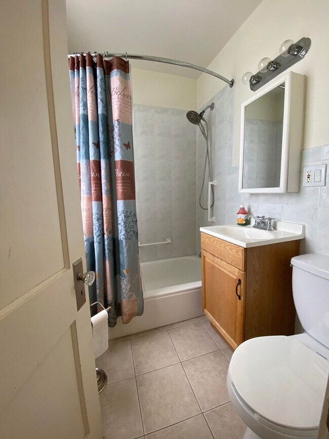 Foto del edificio - 4550 N Merrimac Ave