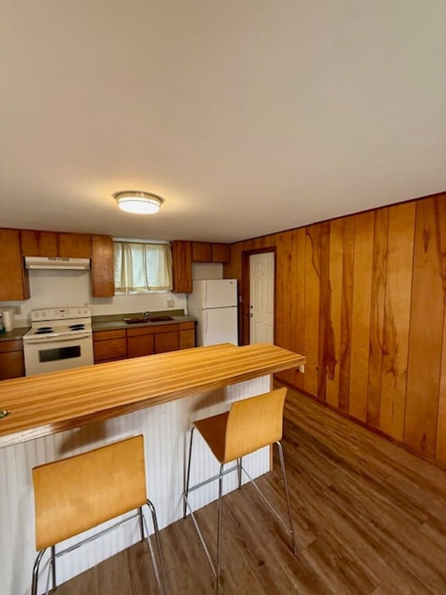 Building Photo - 2 Bedroom 1 Bathroom Apartment