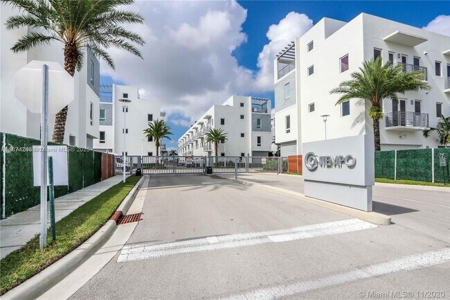 Foto del edificio - 9123 NW 33rd St