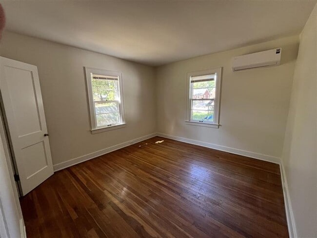 Building Photo - Newly Renovated Two Bedroom House for Rent...