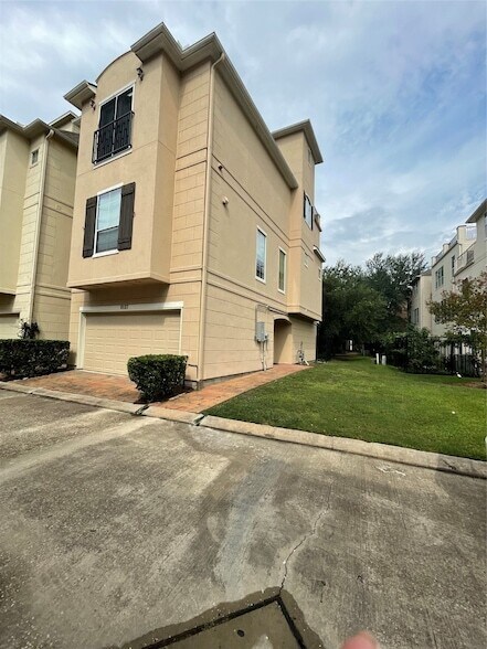 Foto del edificio - 9127 Harbor Hills Dr