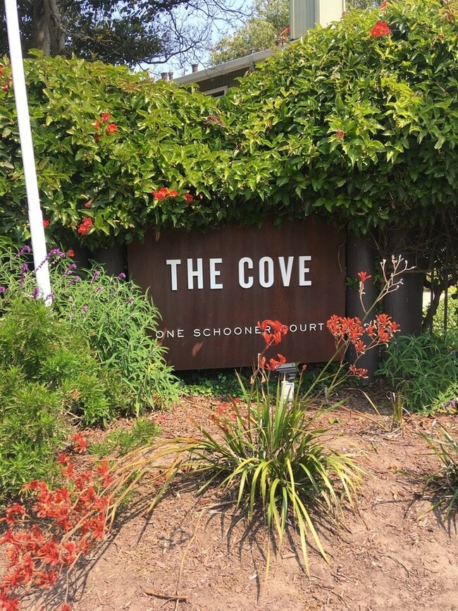 Building Photo - Charming One Bedroom in Cove at Marina Bay