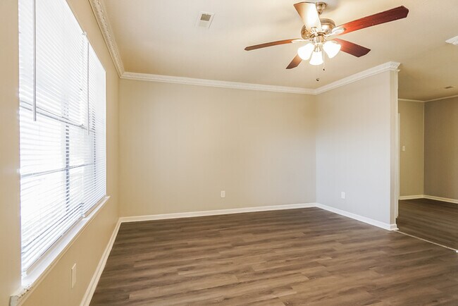 Foto del edificio - 77 Oakwood St