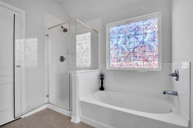 Building Photo - 2109 Ruby Dr
