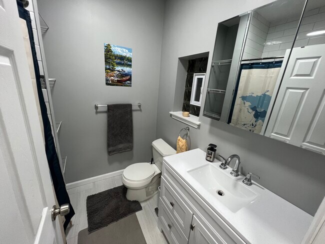 Foto del edificio - 2221 N Sydenham St