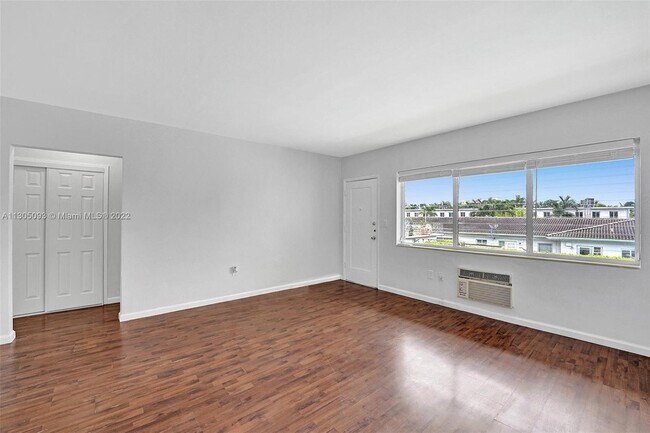 Foto del edificio - 2250 Bay Dr