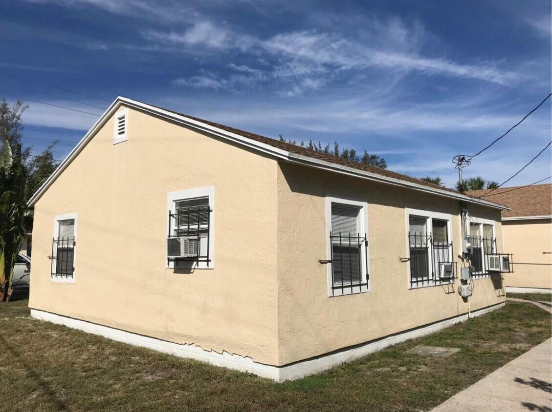 5014 Pinewood Ave, West Palm Beach, FL 33407 House Rental in West