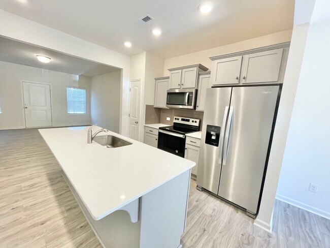 Building Photo - 1 year old  townhome near historic downtow...
