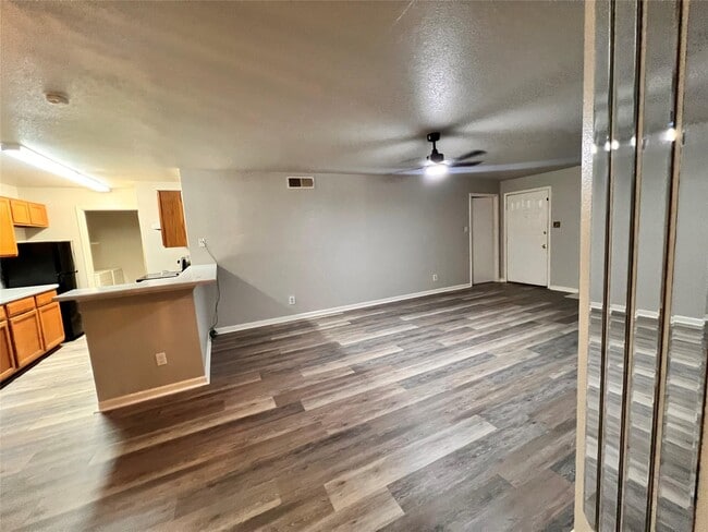 Building Photo - 10661 Braes Bend Dr
