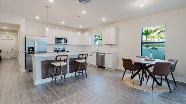 Foto del edificio - 3001 Hibiscus Ave