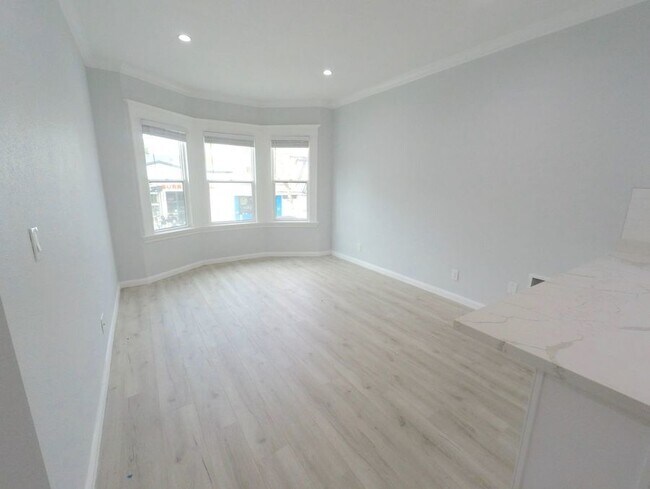 Foto del edificio - Remodeled 1-Bd w/ In-Unit Laundry & Modern...