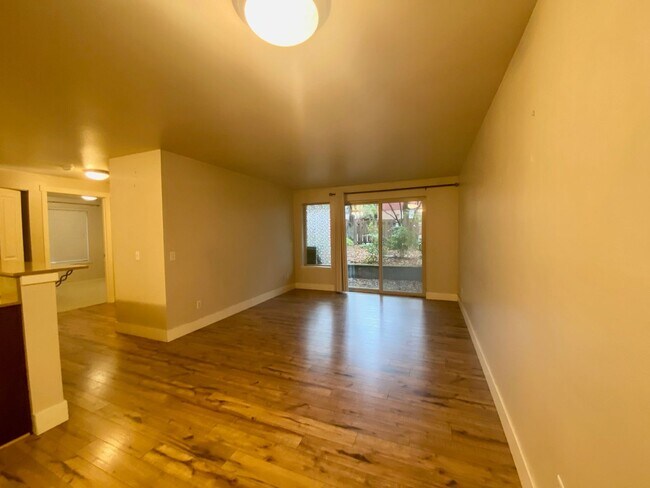 Photo - Windsor Court Condominiums ~ Lower Queen Anne