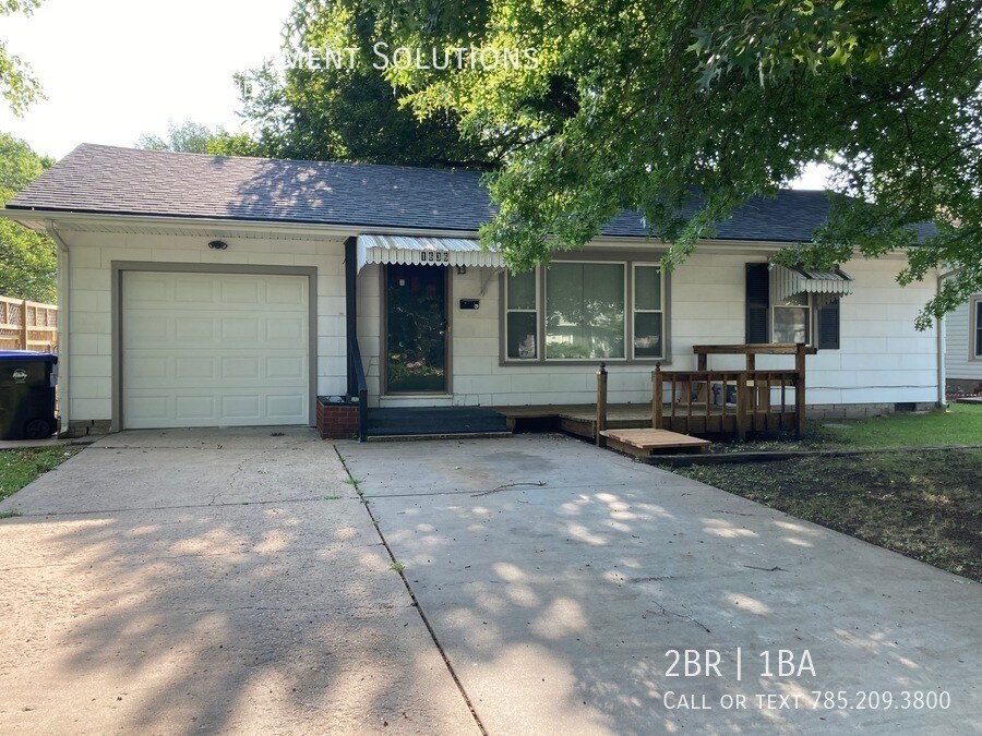 Primary Photo - 1636 SW Burnett Rd- 2 BED/1 BATH