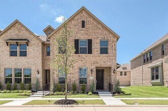 Building Photo - 4720 Piedras Lanzar Dr