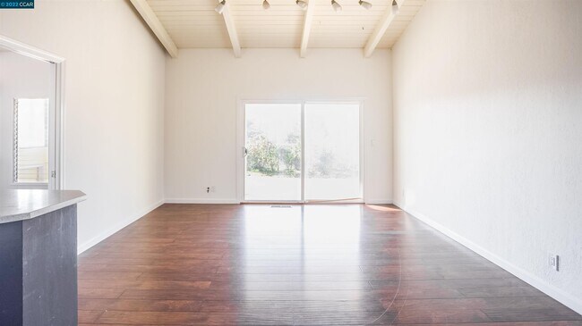 Foto del edificio - 3300 Phillips Rd