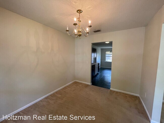 Building Photo - 3 br, 2 bath House - 2125 Walberg Dr.