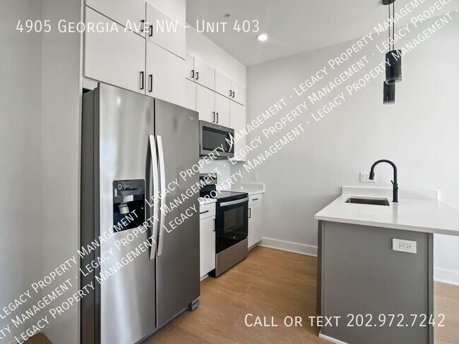 Foto del edificio - 4905 Georgia Ave NW